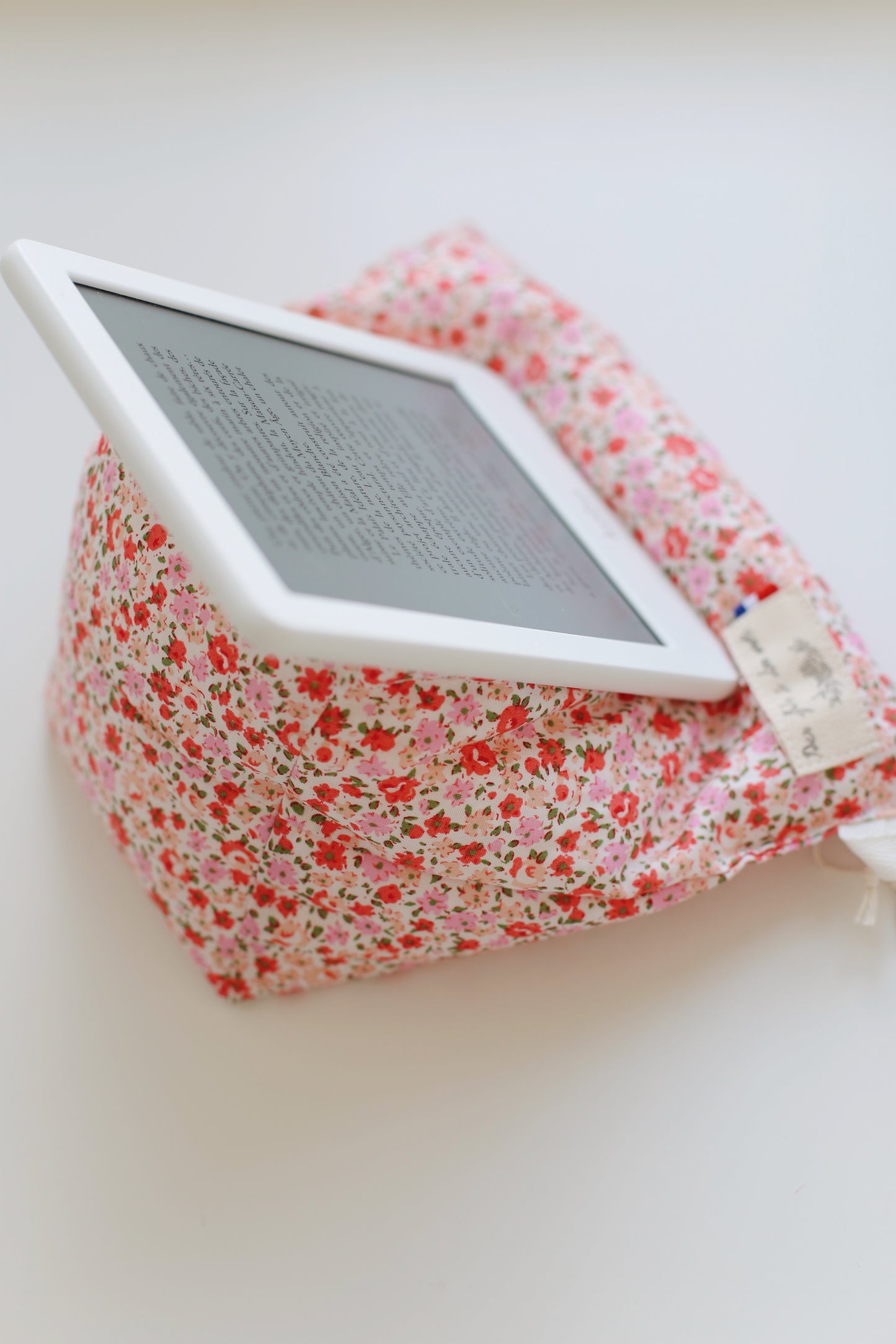 Doucette, coussin de lecture « Le restaurant des jours heureux de Yoko Mure »