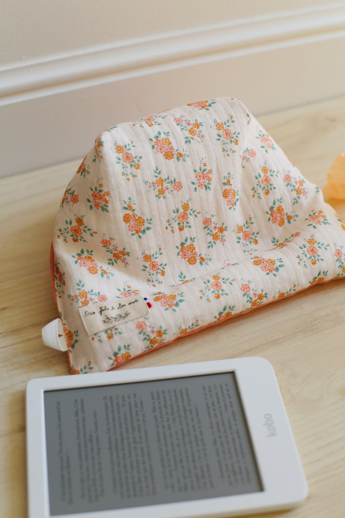 La Doucette — Coussin de lecture « N'oublie pas les fleurs » de Genki Kawamura