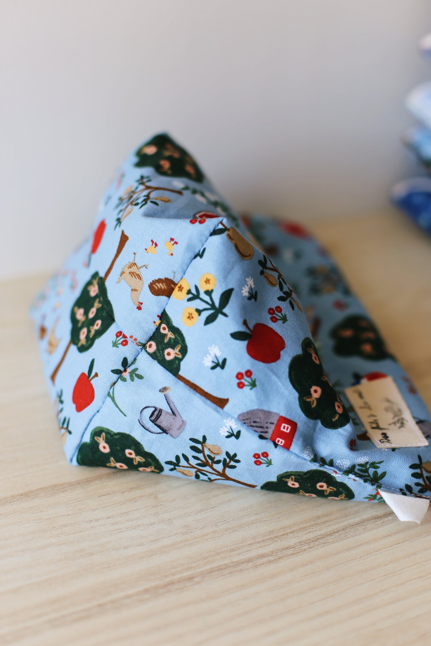 La Doucette - Coussin de lecture « La bibliothèque des coeurs cabossés » de Katarina Bivald