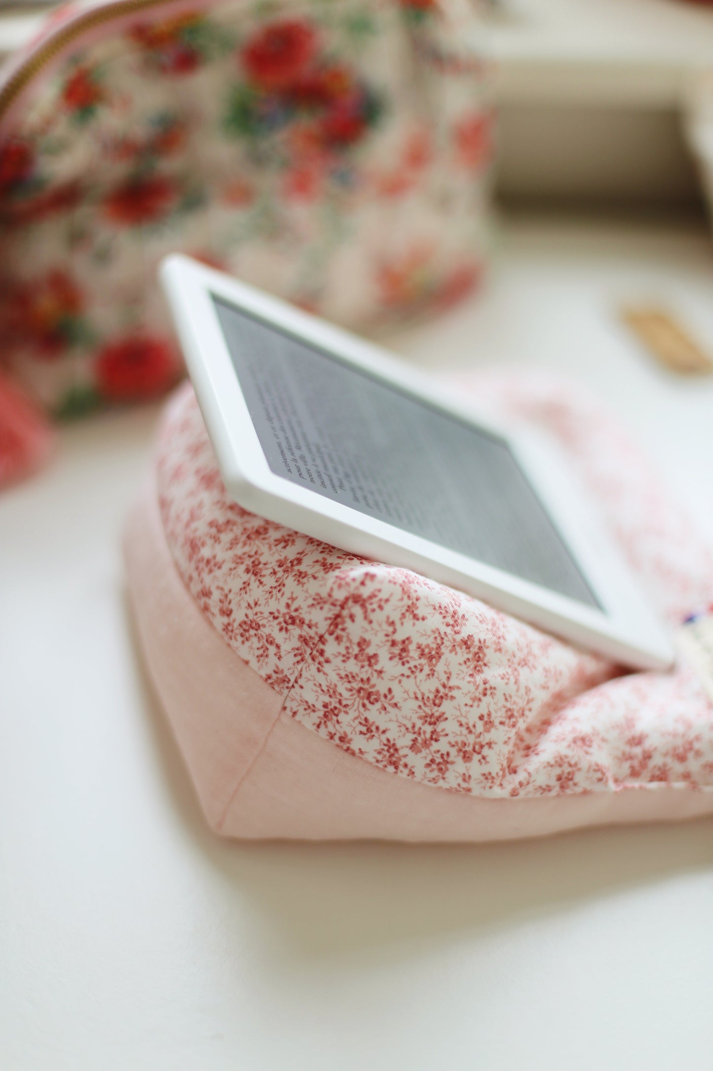 Doucette, coussin de lecture « Un coeur simple de G. de Maupassant »