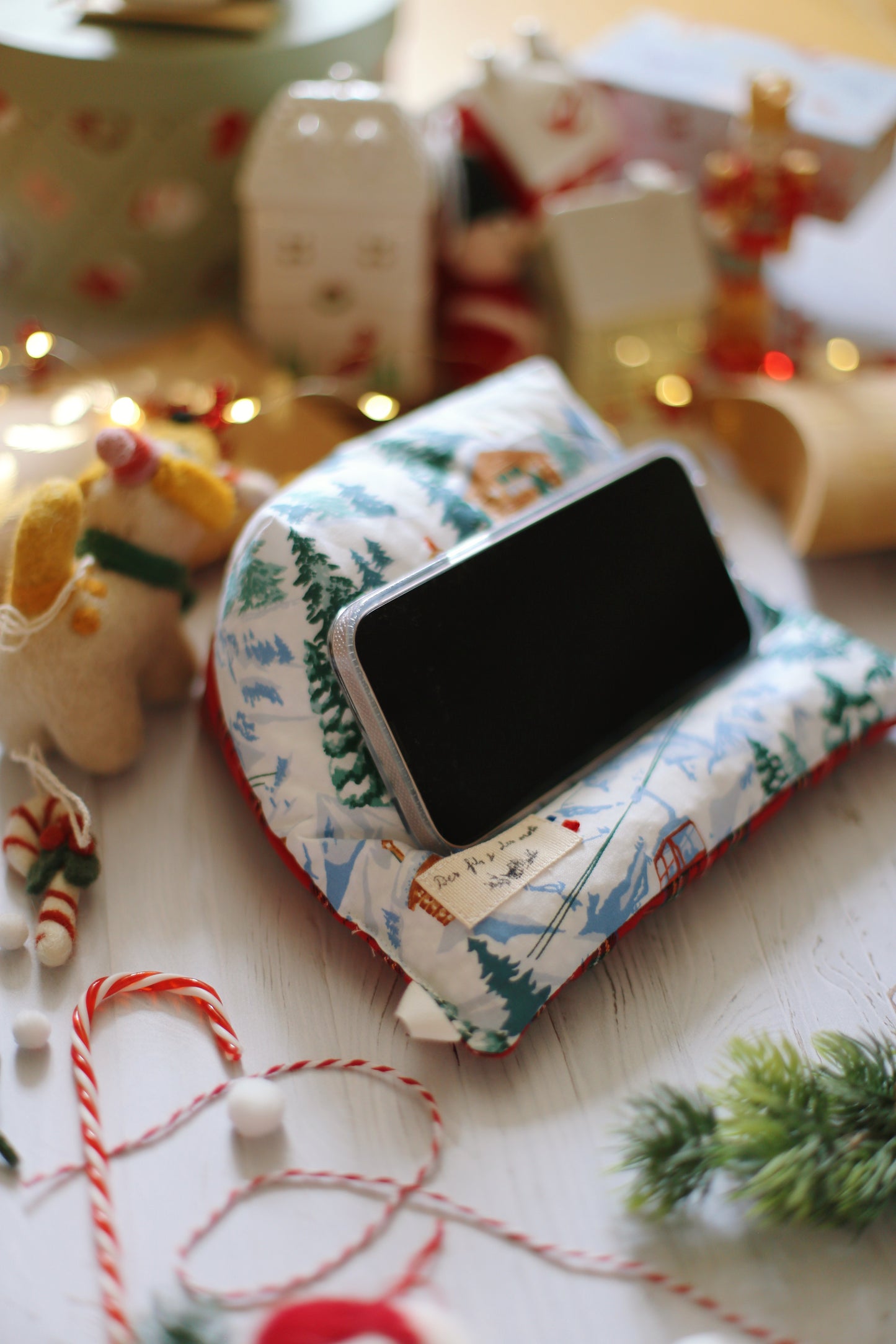 Doucette, coussin de lecture « Nuit de Noël de Guy de Maupassant »