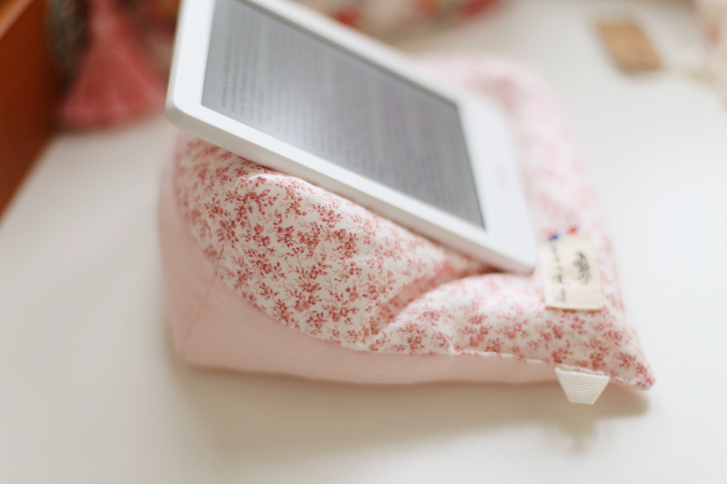 Doucette, coussin de lecture « Un coeur simple de G. de Maupassant »