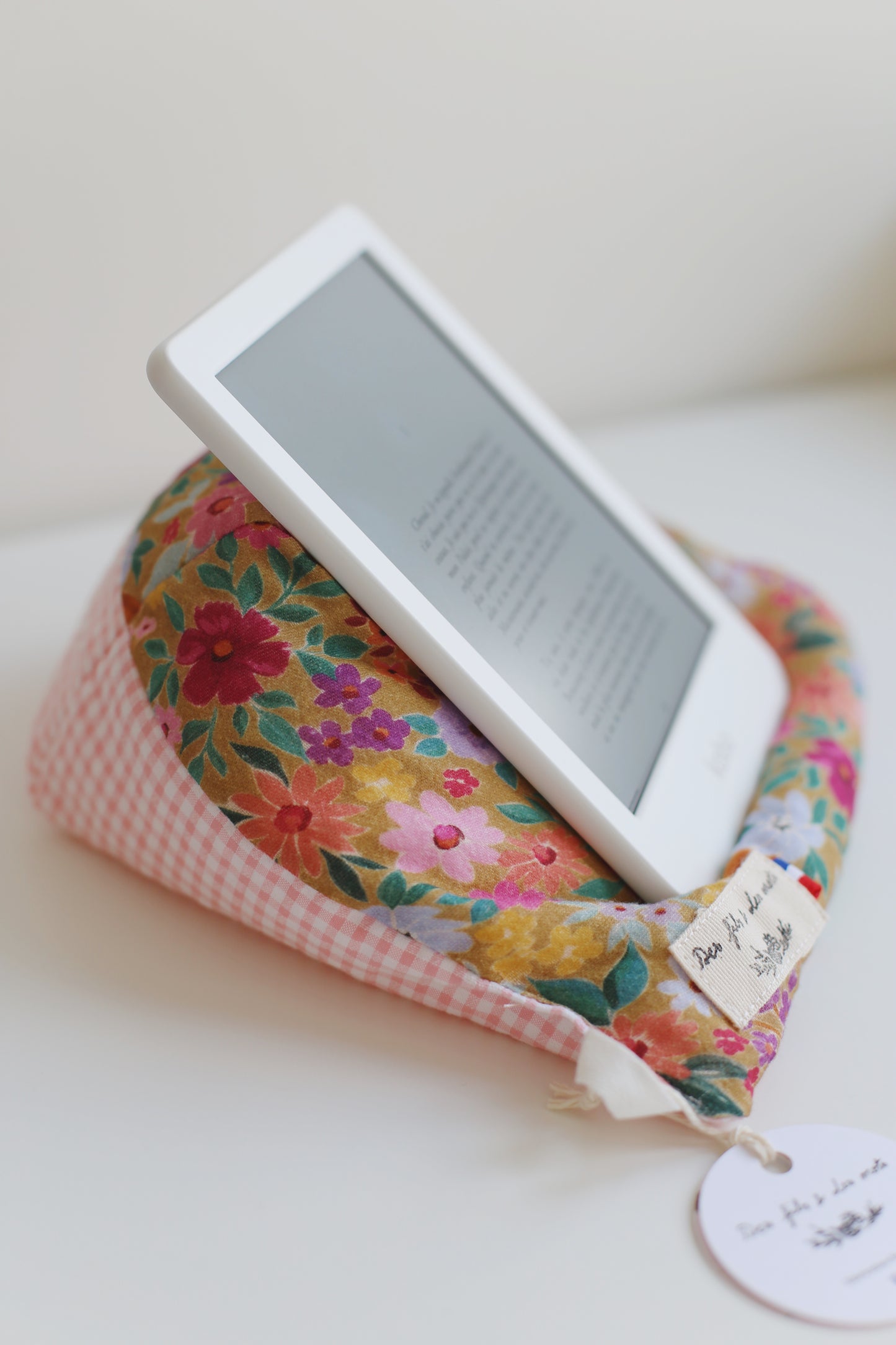 Doucette, coussin de lecture « Une vie de Guy de Maupassant »