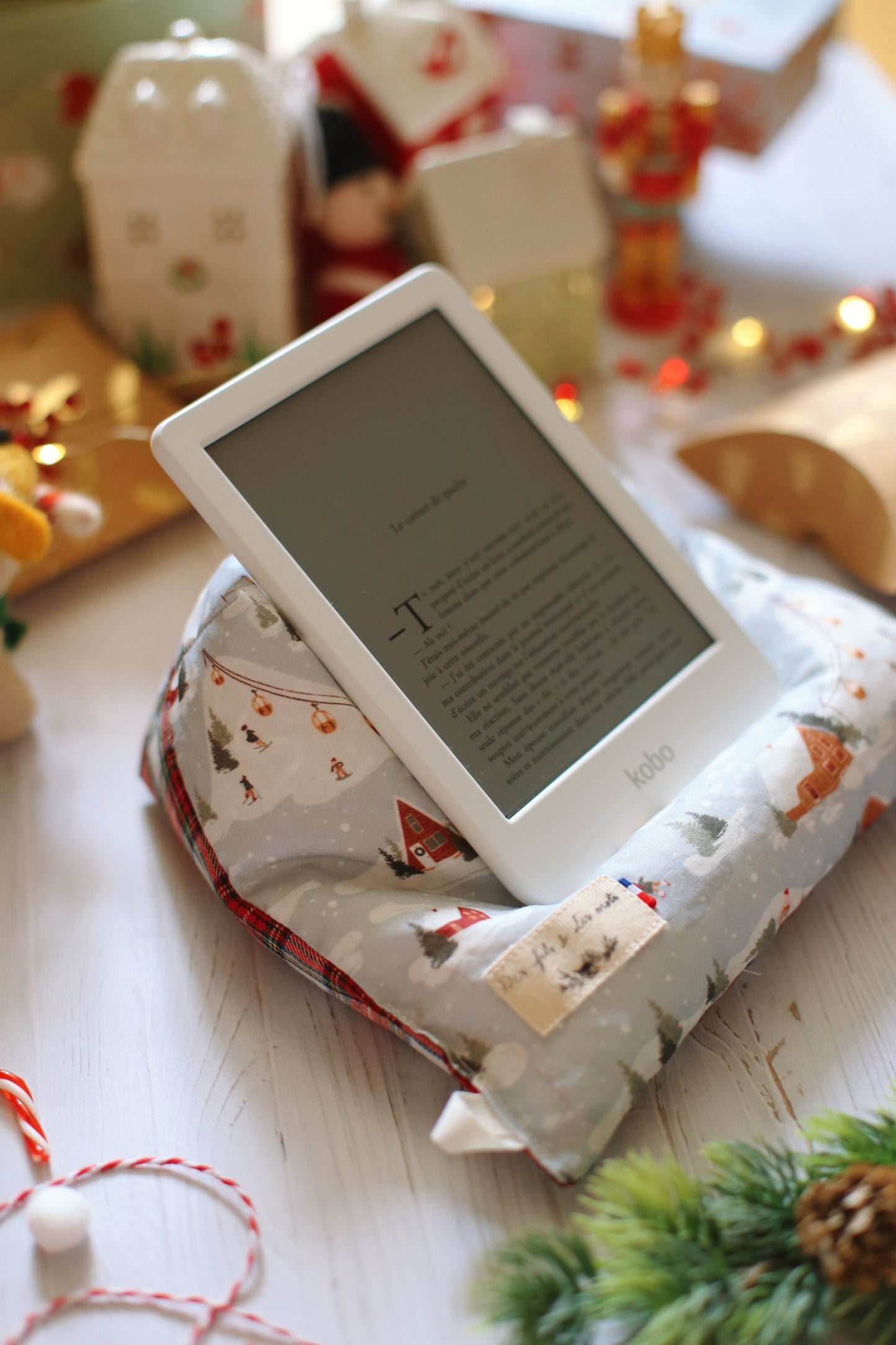 Doucette, coussin de lecture « La bibliothèque secrète de Noël de Jenny Colgan »