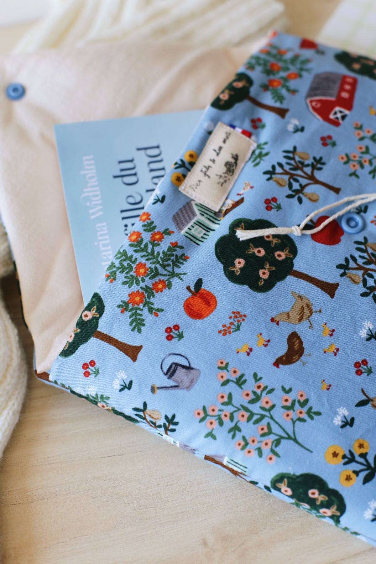 Housse livre et liseuse « La bibliothèque des coeurs cabossés » de Katarina Bivald