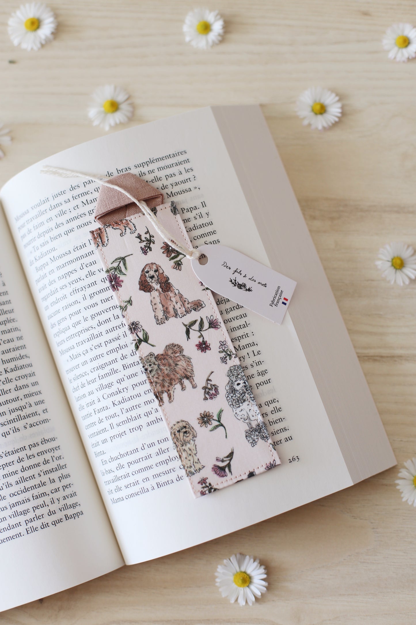 Marque-page Liberty of London motif chiens races - Louve en juillet Gabrielle Filteau-Chiba, fait main France - Des fils et des mots