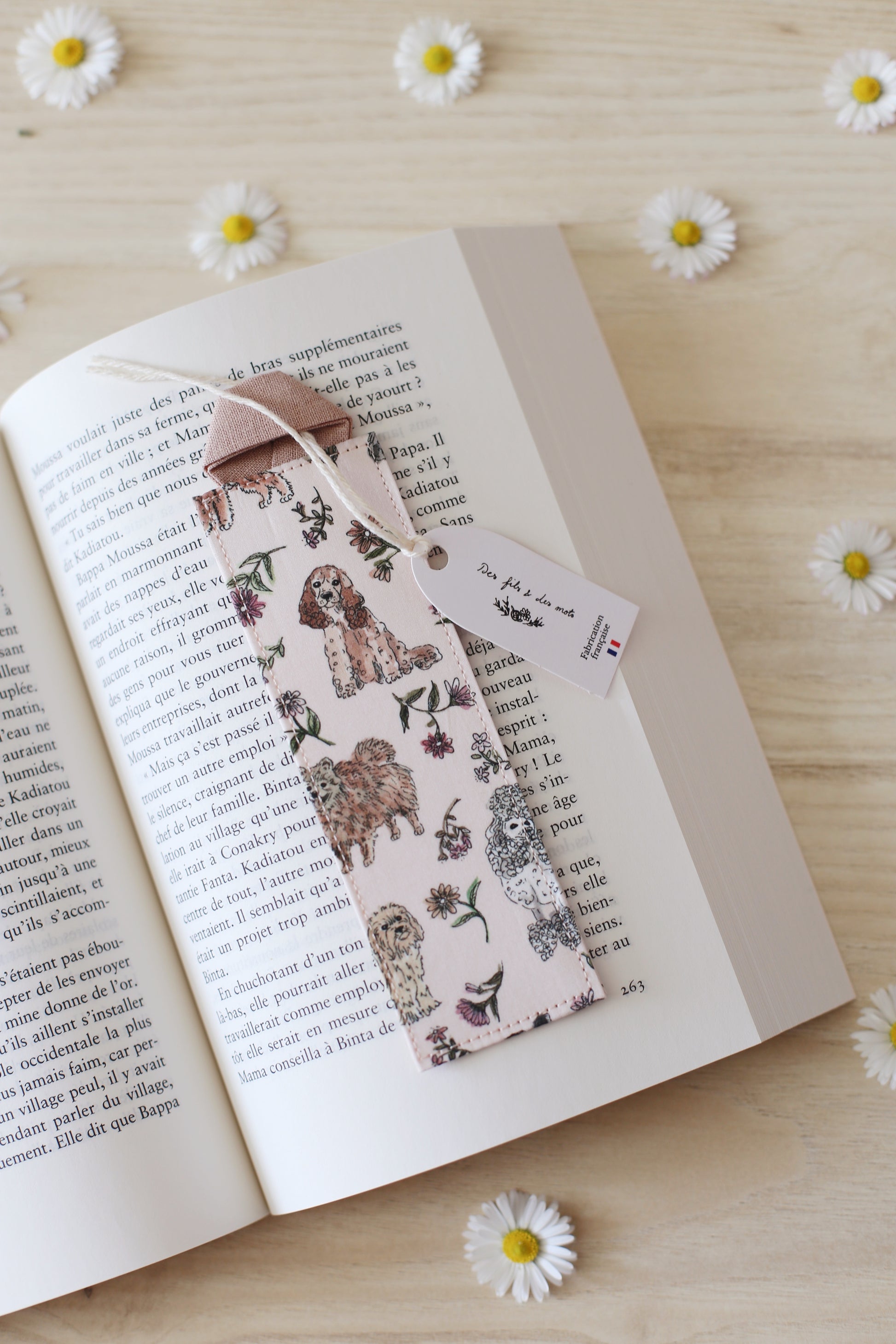 Marque-page Liberty of London motif chiens races - Louve en juillet Gabrielle Filteau-Chiba, fait main France - Des fils et des mots