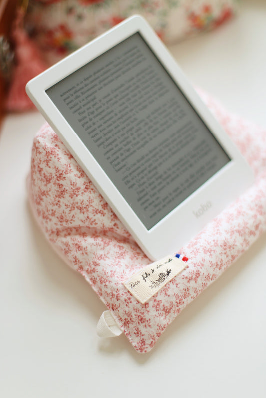 Doucette, coussin de lecture « Un coeur simple de G. de Maupassant »