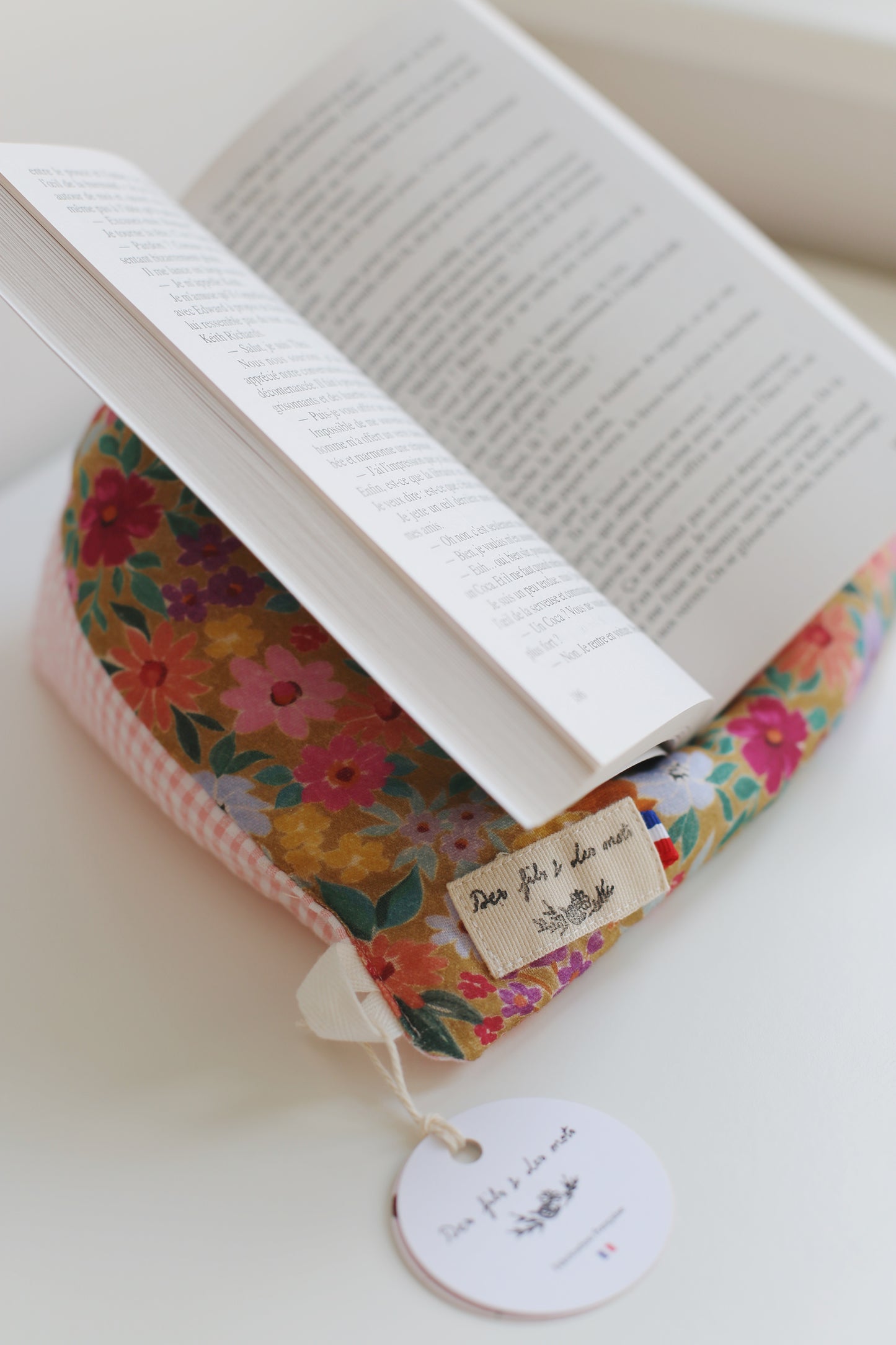 Doucette, coussin de lecture « Une vie de Guy de Maupassant »