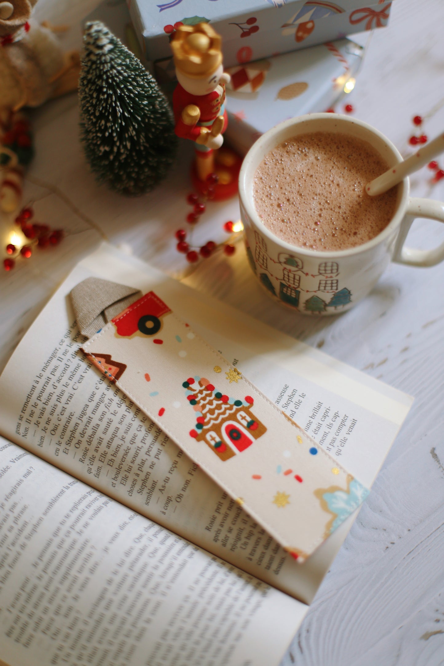 Marque-page « Noël à la confiserie de Rosie de Jenny Colgan » - Tissu Rifle Paper Co