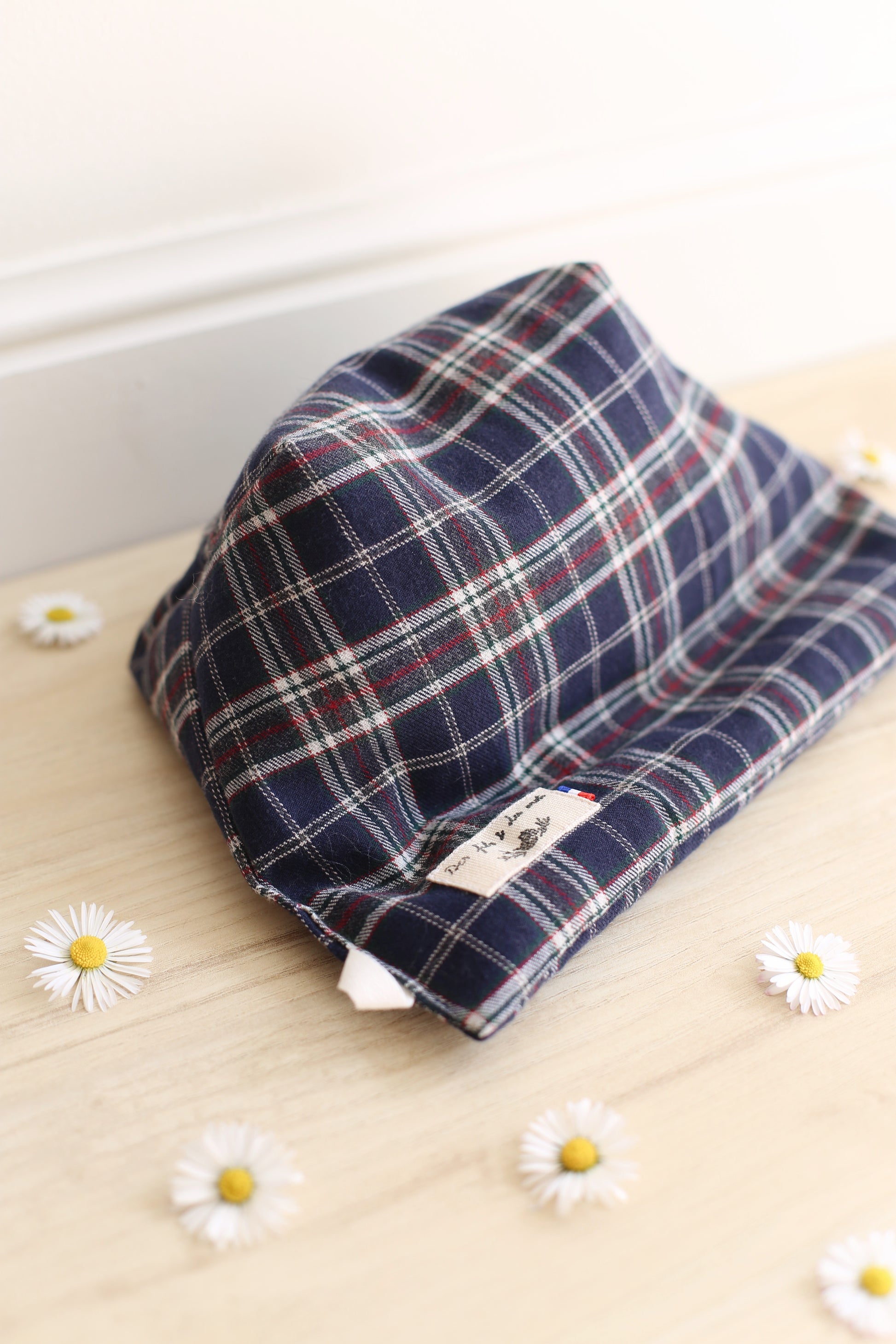 Coussin de lecture La Doucette Le Comte de Monte-Cristo - tartan coton oeko-tex, fabrication artisanale française - Des fils et des mots