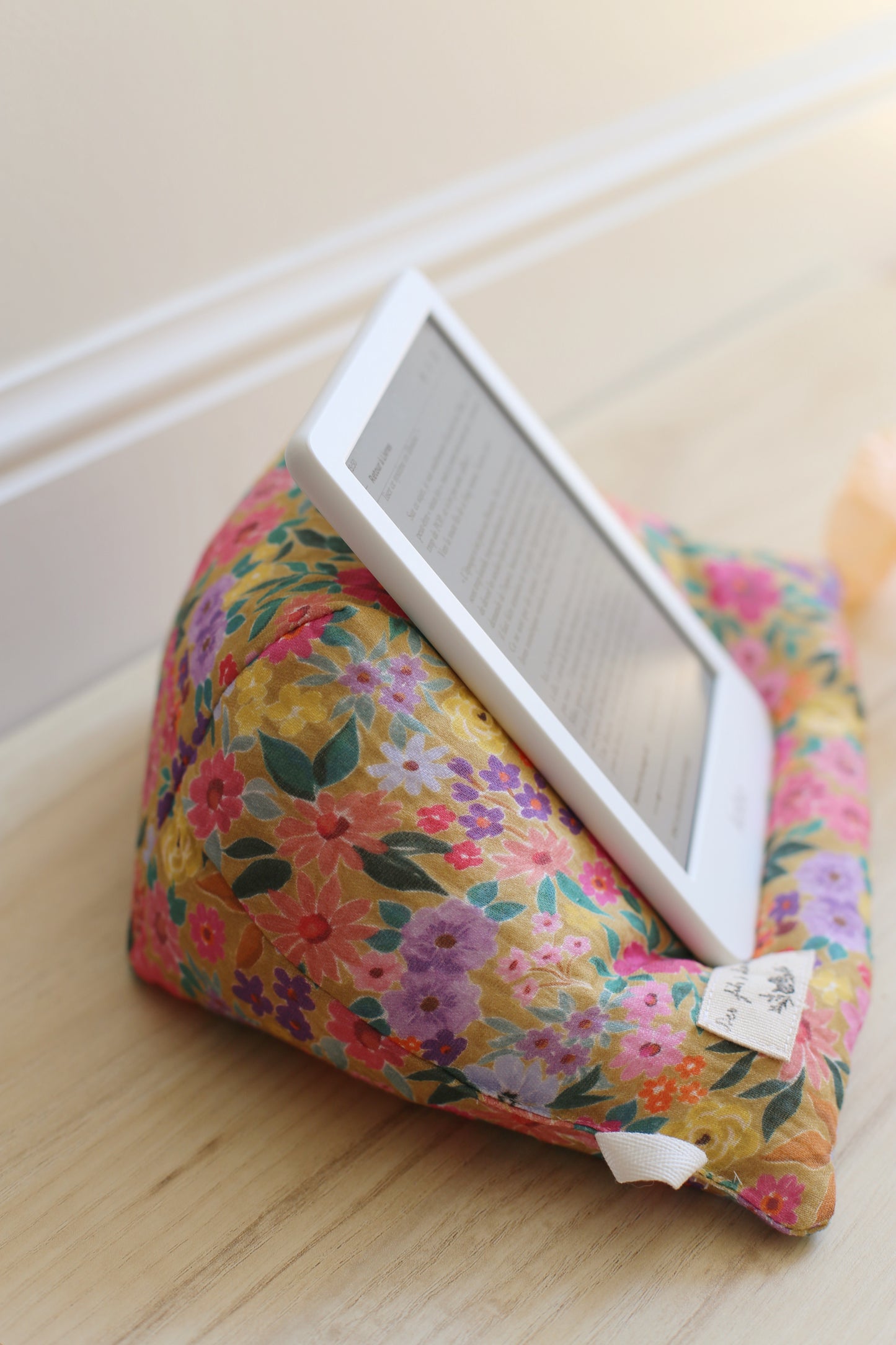 Doucette, coussin de lecture « Une vie de Guy de Maupassant »