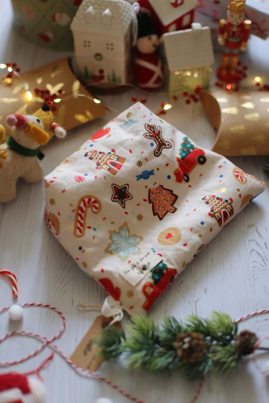 Doucette, coussin de lecture « Noël à la confiserie de Rosie de Jenny Colgan » - Tissu Rifle Paper Co.