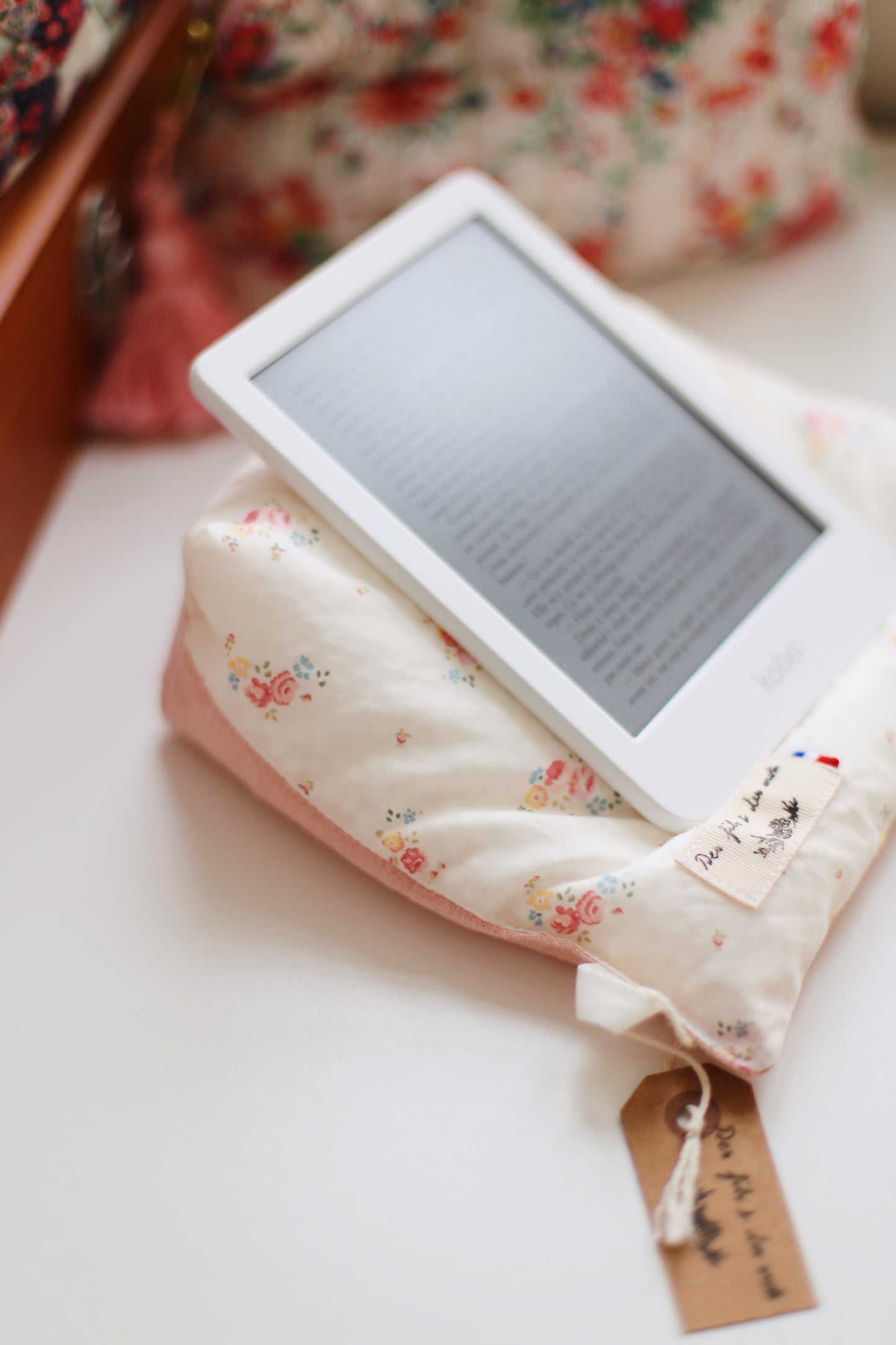 Doucette, coussin de lecture « Les Hauts de Hurle-vent d'Emily Brontë »