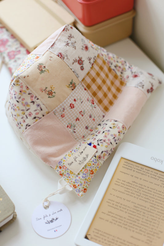 Coussin de lecture en patchwork