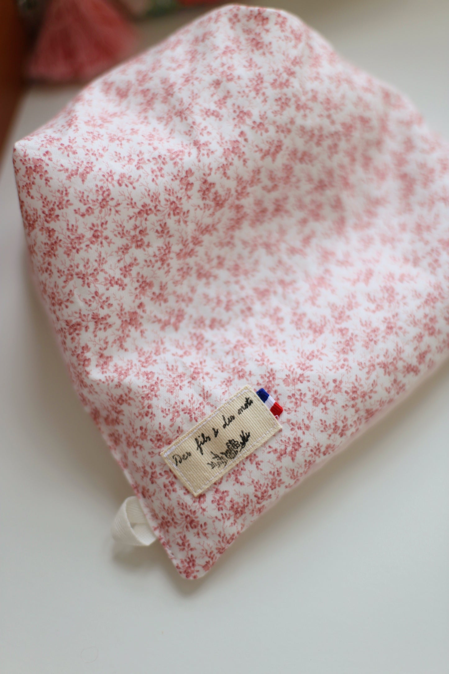 Doucette, coussin de lecture « Un coeur simple de G. de Maupassant »