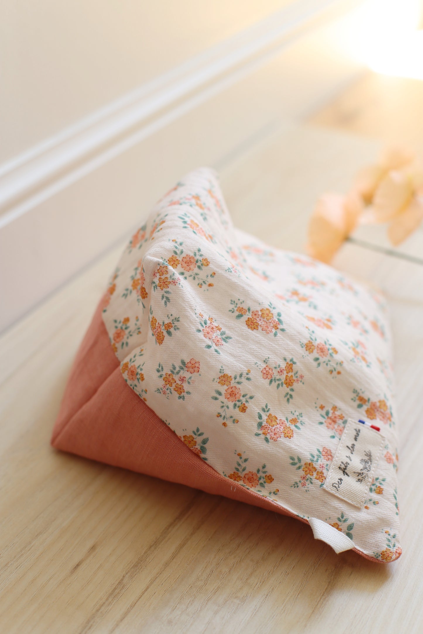 La Doucette — Coussin de lecture « N'oublie pas les fleurs » de Genki Kawamura