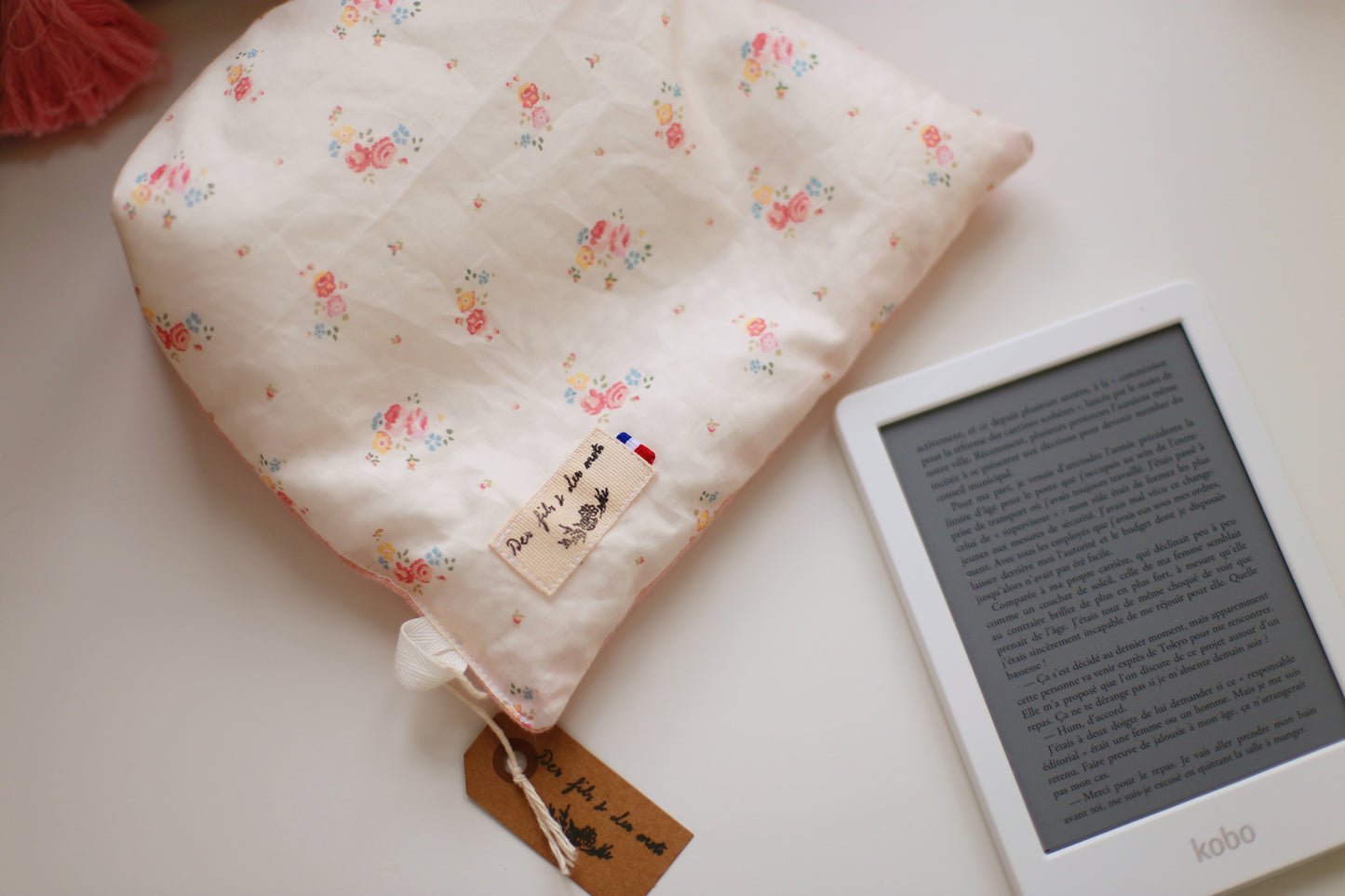 Doucette, coussin de lecture « Les Hauts de Hurle-vent d'Emily Brontë »