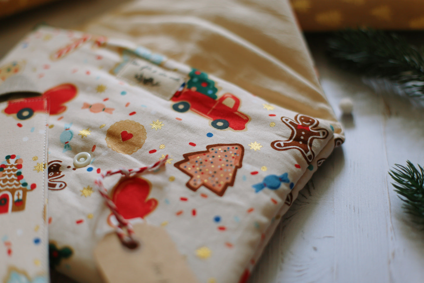 Housse « Noël à la confiserie de Rosie de Jenny Colgan » - Tissu Rifle Paper Co.