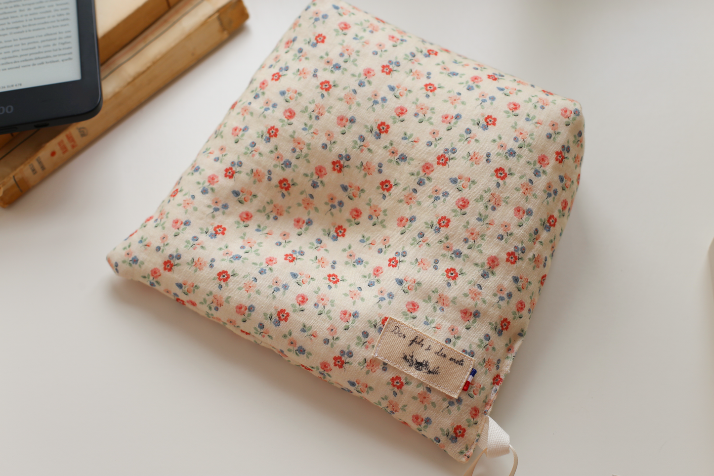 Doucette, coussin de lecture « Une vie de Simone Veil »