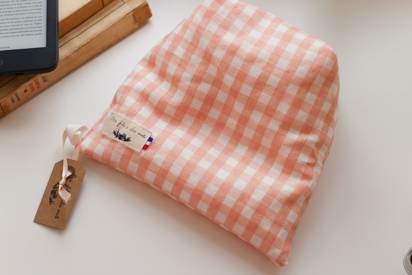 Doucette, coussin de lecture « Dialogues de bêtes de Colette »