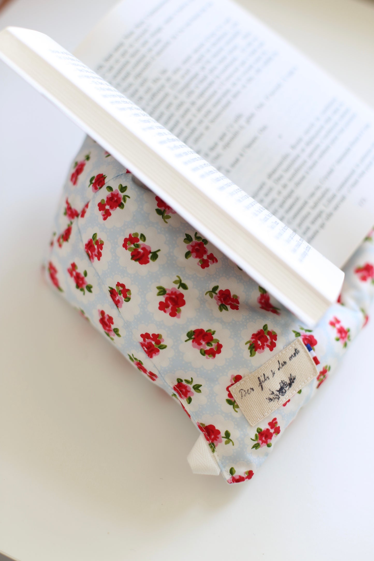 coussin de lecture avec des fleurs style anglais