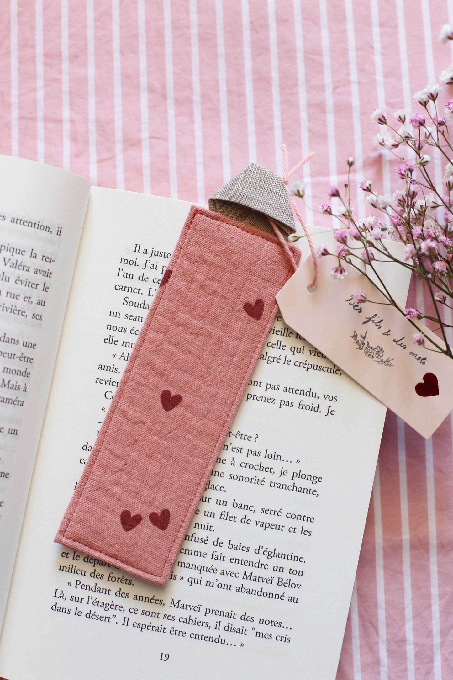 Marque-page « Coeurs vieux rose » - Des fils et des mots 