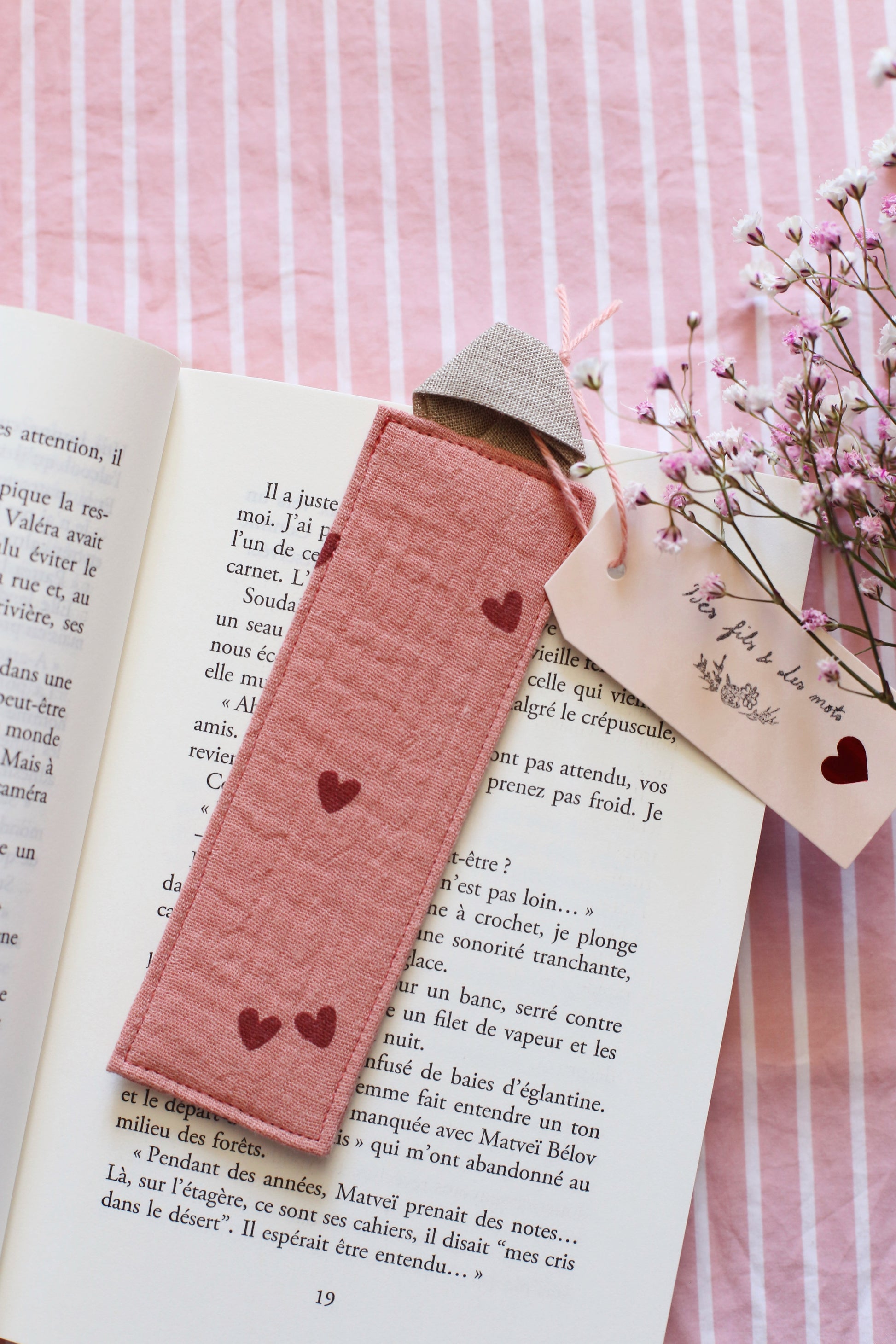 Marque-page « Coeurs vieux rose » - Des fils et des mots 
