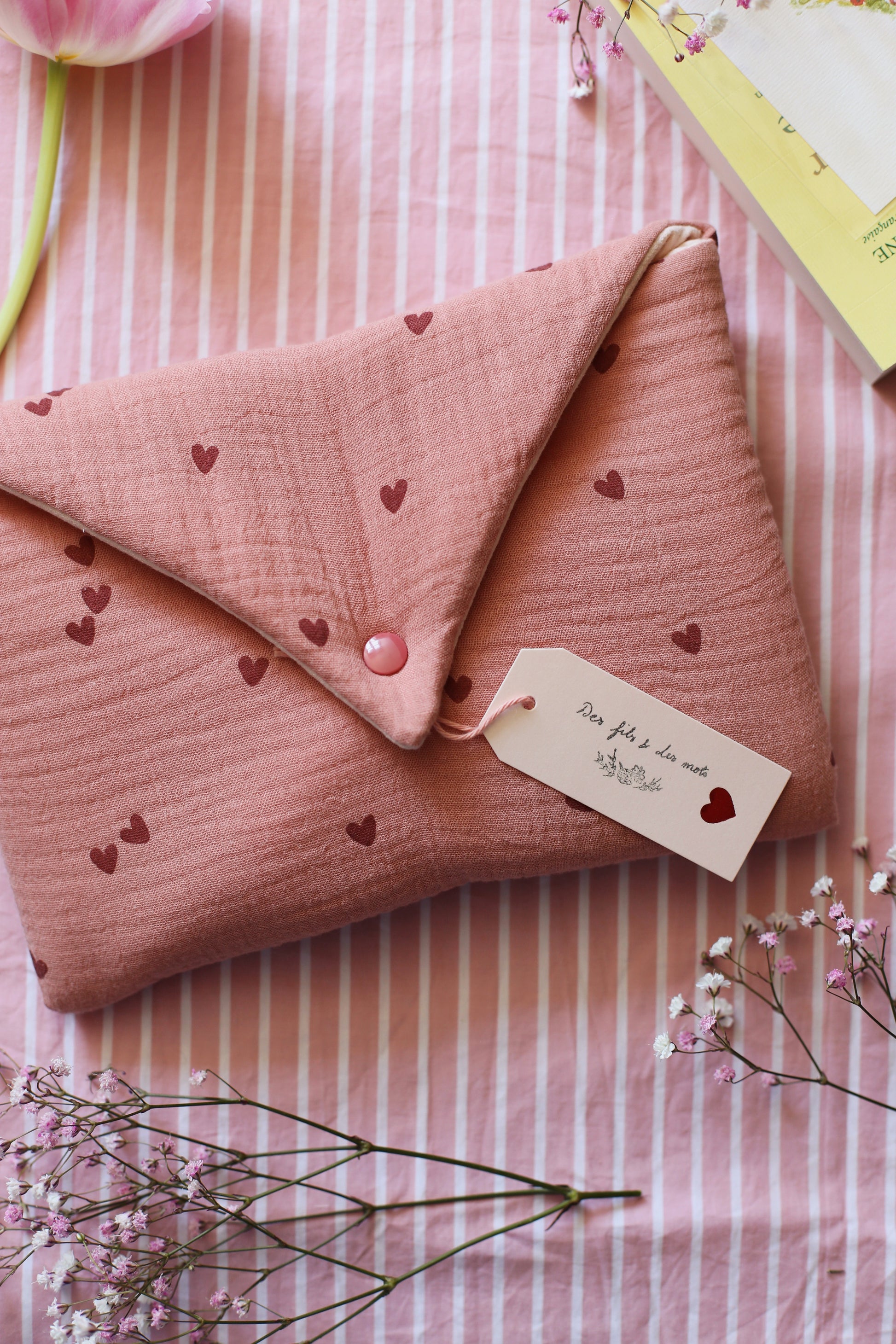 Housse « Coeurs vieux rose » - plusieurs formats - Des fils et des mots 