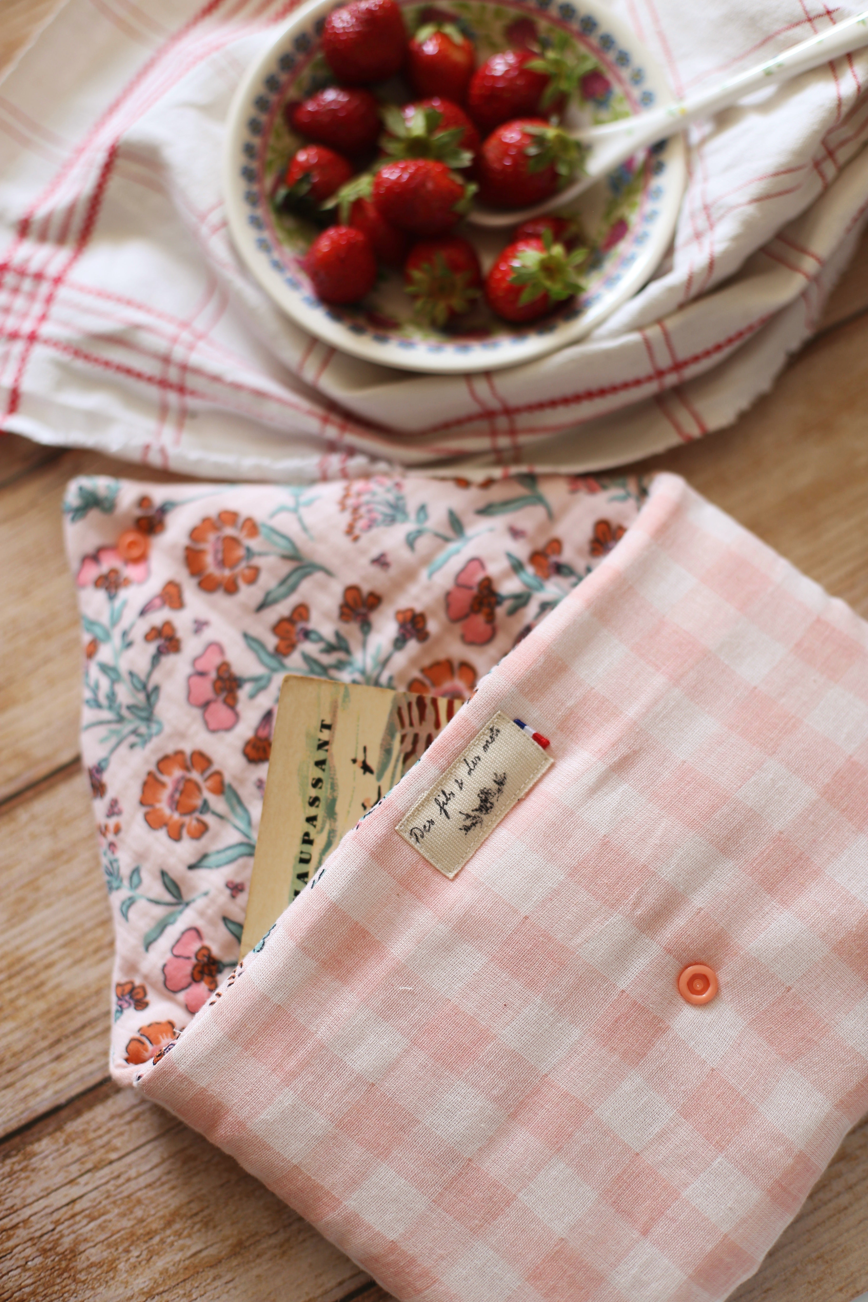 Housse « La Parure de Guy de Maupassant » - plusieurs formats - Des fils et des mots 