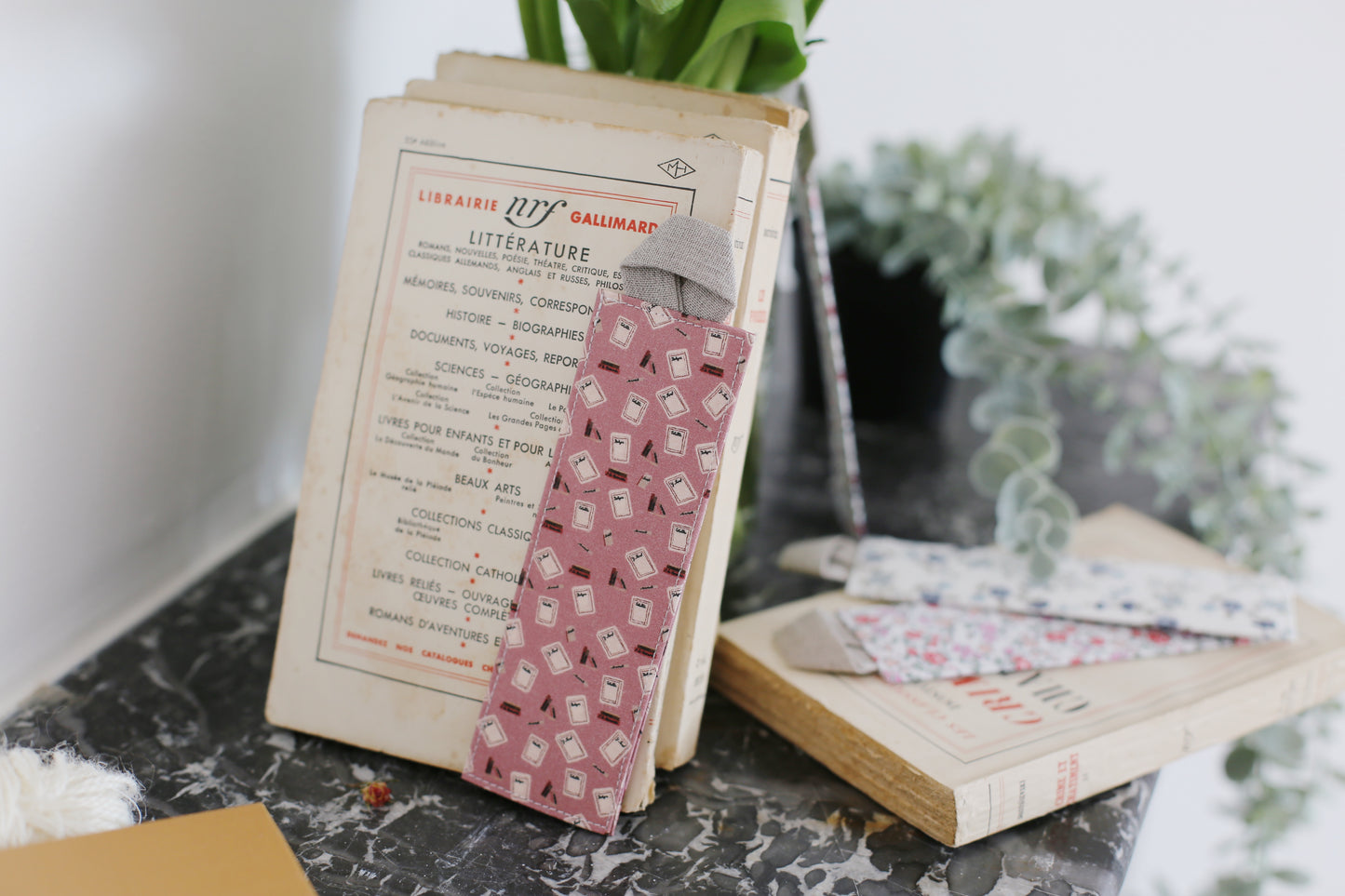 Marque-page « La bibliothèque » - imprimé exclusif - Des fils et des mots 