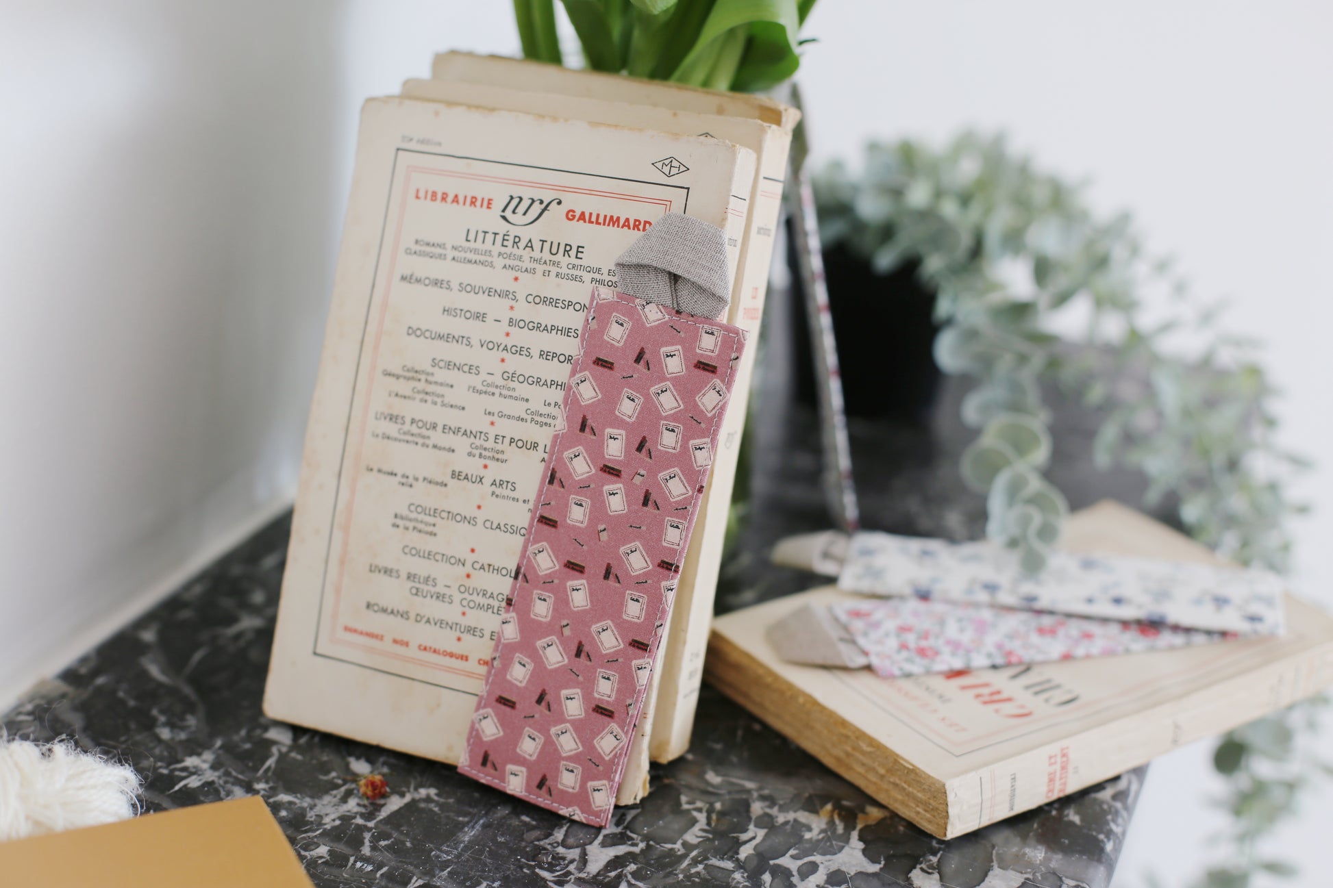 Marque-page « La bibliothèque » - imprimé exclusif - Des fils et des mots 